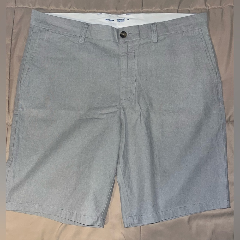 Old Navy Shorts / Ultimate Slim Built-In Flex Men’s Size 38 Grey Preppy Shorts